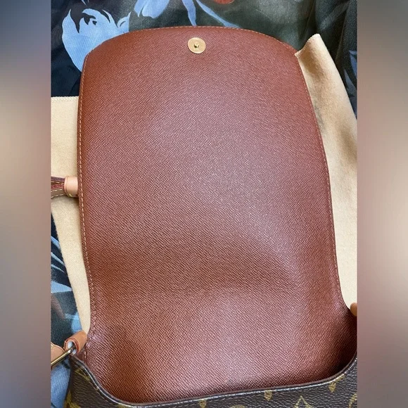 LOUIS VUITTON Monogram
Musette Salsa Shoulder Bag - Picture 6 of 12